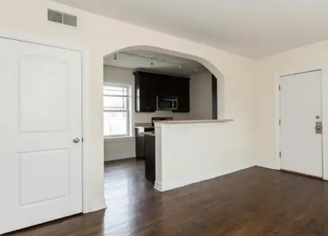 Property at 3816 N Sheridan Rd, Chicago, IL, 60613, 2 beds, 1 bath, [object Object]