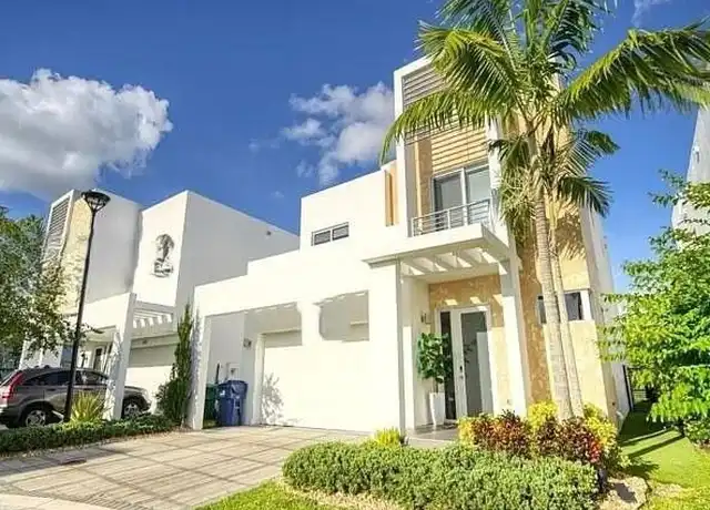 Property at 6755 NW 103rd Ave, Doral, FL, 33178, 4 beds, 3.5 baths, [object Object]
