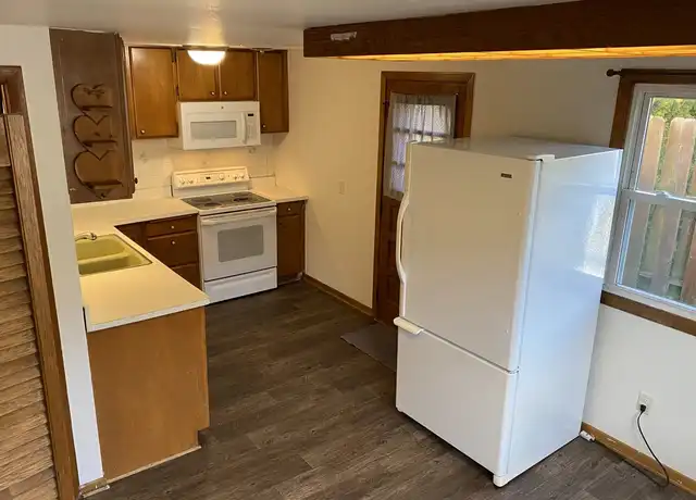 Property at 38 W State St, Hartford, WI, 53027, 3 beds, 1 bath, [object Object]