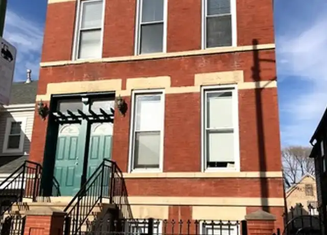 Property at 978 W 19th St Unit 2R, Chicago, IL, 60608, 2 beds, 1 bath, [object Object]