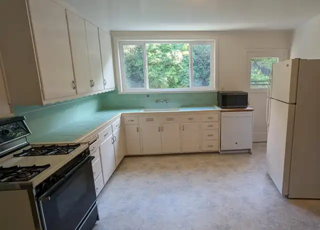 Property at 472 Corbett Ave, San Francisco, CA, 94114, 2 beds, 1 bath, [object Object]