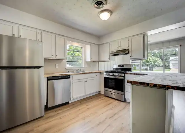 Property at 1702 Independence St, Fort Smith, AR, 72901, 3 beds, 2 baths, [object Object]