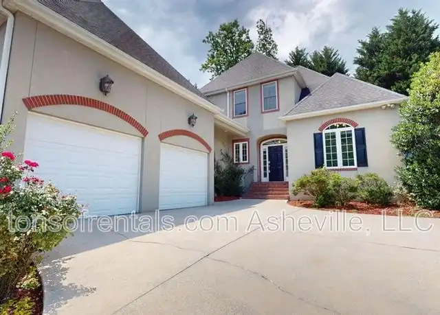 Property at 385 Mistletoe Trl, Hendersonville, NC, 28791, 3 beds, 2.5 baths, [object Object]