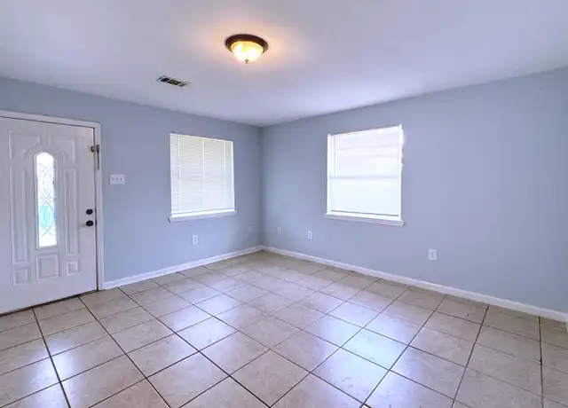 Property at 8422 Valor Dr, Chalmette, LA, 70043, 2 beds, 1 bath, [object Object]