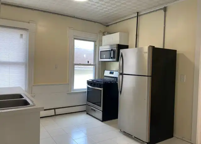 Property at 106 Locust St Unit 2, Waterbury, CT, 06704, 3 beds, 1 bath, [object Object]