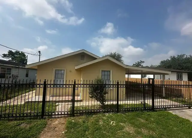 Property at 126 E Wells St, Edinburg, TX, 78541, 3 beds, 1 bath, [object Object]