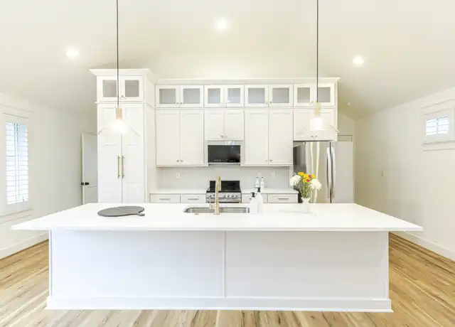 Property at 2213 Belmont Blvd, Nashville, TN, 37212, 2 beds, 1 bath, [object Object]