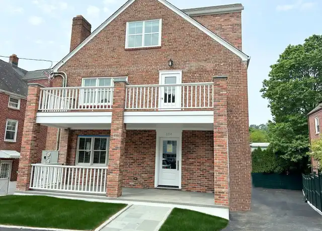 Property at 104 Pemberwick Rd Unit 3, Greenwich, CT, 06831, 2 beds, 1 bath, [object Object]