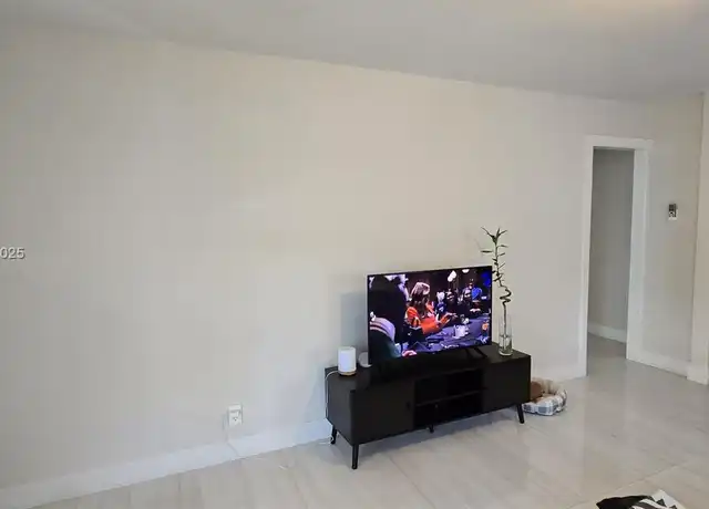 Property at 1832 Rodman St Unit A, Hollywood, FL, 33020, 1 bed, 1 bath, [object Object]