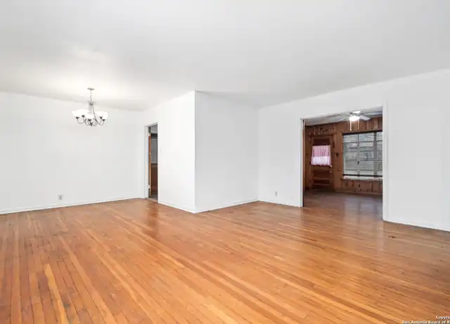 Property at 327 Altgelt Ave, San Antonio, TX, 78201, 3 beds, 1 bath, [object Object]