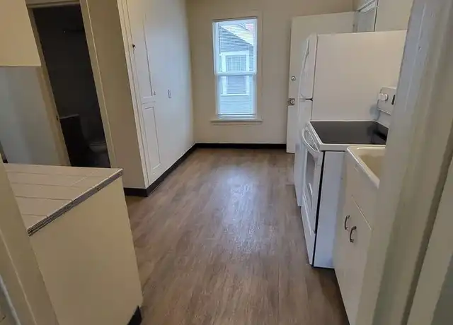 Property at 806 Dousman St Unit B, Green Bay, WI, 54303, 2 beds, 1 bath, [object Object]