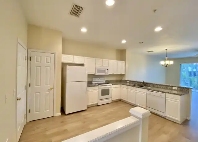 Property at 860 Hampton Cir, Naples, FL, 34105, 3 beds, 2.5 baths, [object Object]