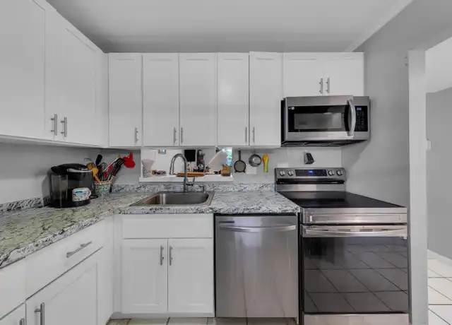 Property at 5160 Las Verdes Cir #221, Delray Beach, FL, 33484, 1 bed, 1.5 baths, [object Object]