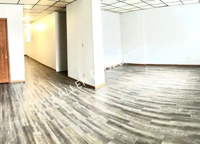 Property at 313 N 12th St Unit 305, Norfolk, NE, 68701, 2 beds, 1 bath, [object Object]