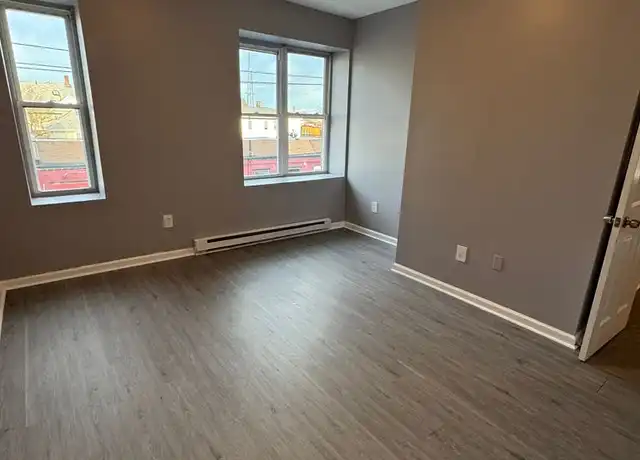Property at 31 Whittier St Unit 3a, Bridgeport, CT, 06605, 2 beds, 1 bath, [object Object]
