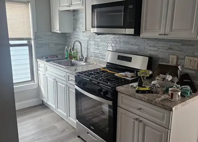 Property at 402 Summer St Unit 2, Lynn, MA, 01905, 3 beds, 1 bath, [object Object]