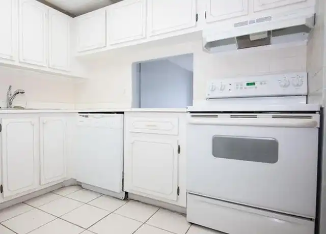 Property at 500 Executive Center Dr Unit 1M, West Palm Beach, FL, 33401, 1 bed, 1 bath, [object Object]