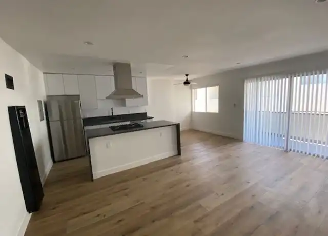 Property at 1433 11th St Unit 7, Santa Monica, CA, 90401, 1 bed, 1 bath, [object Object]