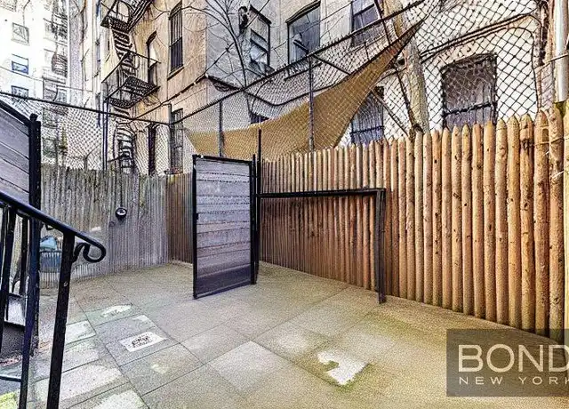 Property at 610 E 9th St Unit 2R, New York, NY, 10009, 2 beds, 1 bath, [object Object]