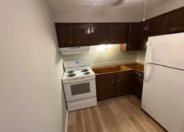 Property at 1332 N Chapel St Unit 6, Louisville, OH, 44641, 2 beds, 1 bath, [object Object]