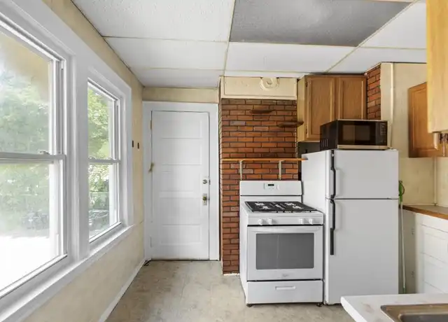Property at 247 Roosevelt Ave Unit 2, Syracuse, NY, 13210, 2 beds, 1 bath, [object Object]