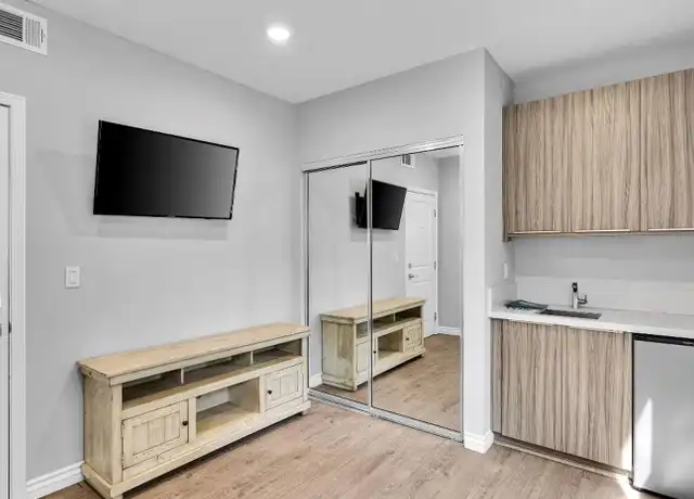 Property at 1166 W 29th St Unit 104, Los Angeles, CA, 90007, 0 beds, 1 bath, [object Object]