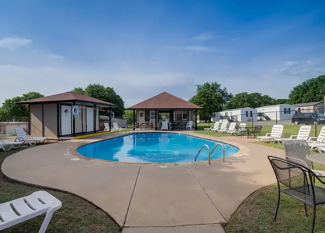 Photo of 601 Vista Ln, Edmond, OK 73034