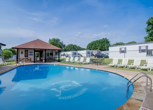 Photo of 601 Vista Ln, Edmond, OK 73034