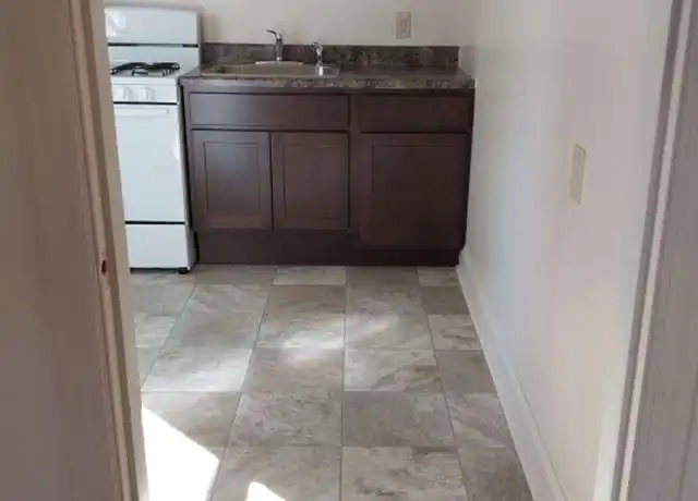 Property at Charming 1 and 2-Bedroom Apartment Building in Wauwatosa - 2603 N Wauwatosa Ave, Wauwatosa, WI, 53213, 1 bed, 1 bath, [object Object]