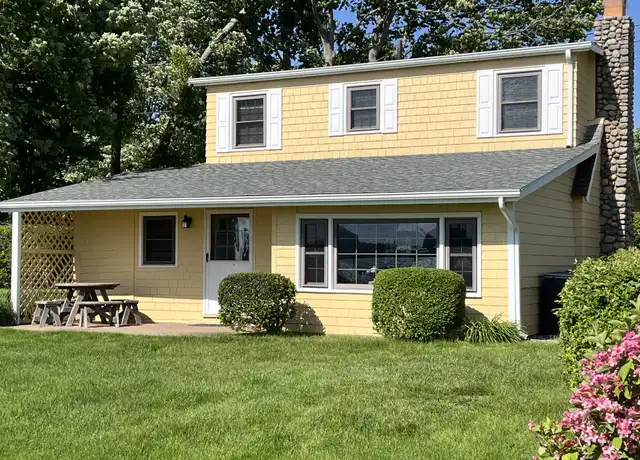 Property at 11 Valley St Unit 1, Waterford, CT, 06385, 2 beds, 1.5 baths, [object Object]