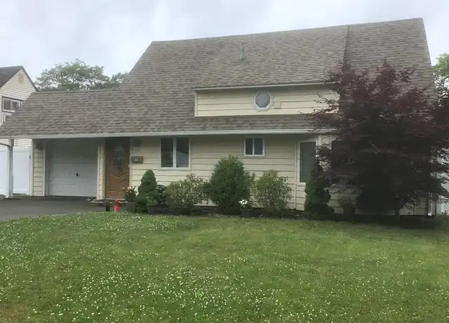 Property at 120 Pilgrim Ln, Westbury, NY, 11590, 5 beds, 2 baths, [object Object]