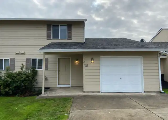 Property at 129 Villa Rd Unit B, Kelso, WA, 98626, 3 beds, 2 baths, [object Object]