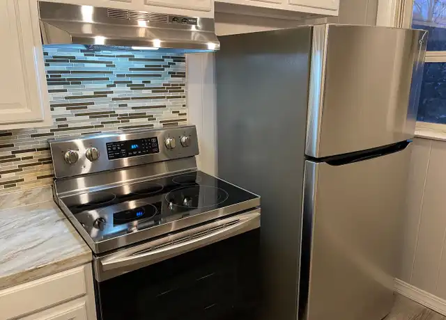 Property at 14 Marquette St Unit F2, Gardner, MA, 01440, 3 beds, 1 bath, [object Object]