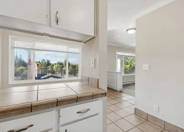 Photo of 3560 SW Vista Dr, Portland, OR 97225