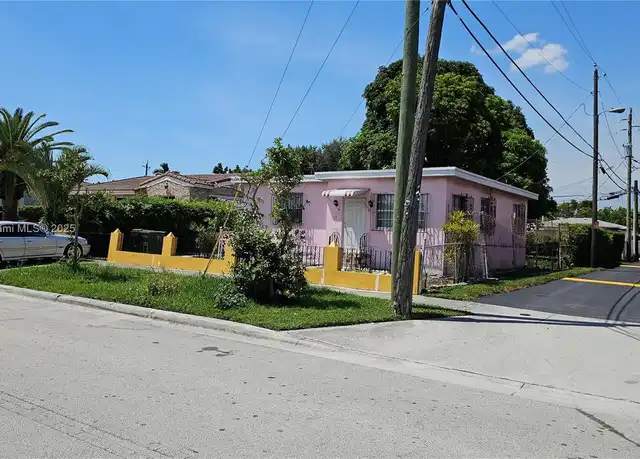 Property at 11 W 19th St, Hialeah, FL, 33010, 2 beds, 1 bath, [object Object]