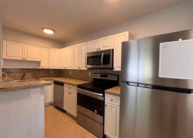 Property at 925 NE 17th Ave Unit 5, Fort Lauderdale, FL, 33304, 1 bed, 1 bath, [object Object]