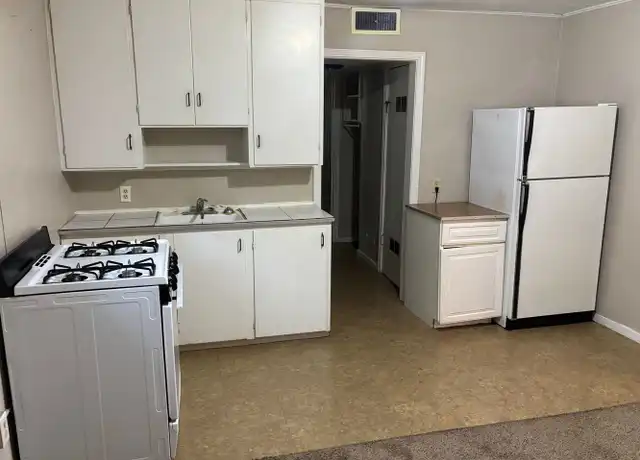 Property at 1818 S St Aubin St, Sioux City, IA, 51106, 1 bed, 1 bath, [object Object]
