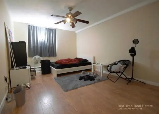 Property at 25 Radcliffe Rd, Hyde Park, MA, 02136, 1 bed, 1 bath, [object Object]