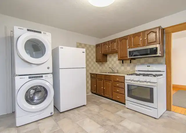 Property at 79 School St Unit 2FL RL, Webster, MA, 01570, 2 beds, 1 bath, [object Object]