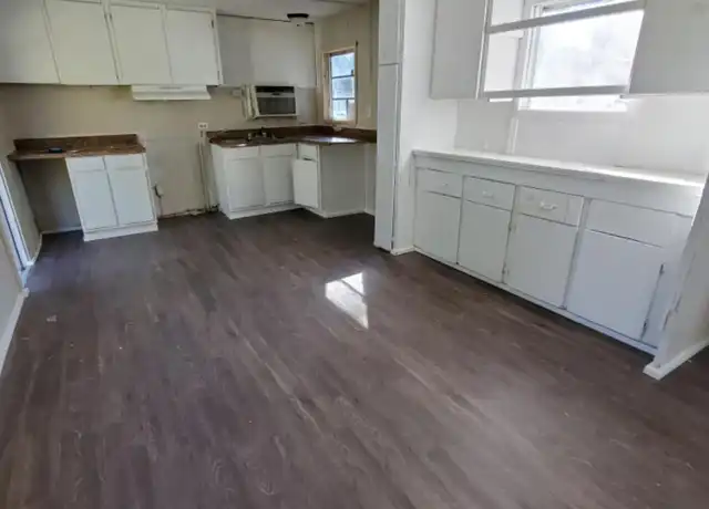 Property at 882 E Chestnut Ave, Crestview, FL, 32539, 2 beds, 1 bath, [object Object]