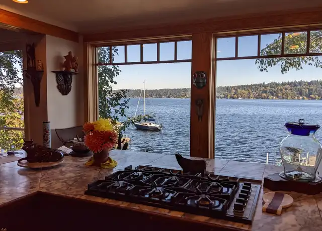 Property at 8416 Island Dr S Unit 2, Seattle, WA, 98118, 2 beds, 1 bath, [object Object]