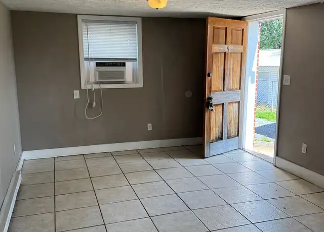 Property at 3411 W Walnut St Unit 5, Johnson City, TN, 37604, 1 bed, 1 bath, [object Object]