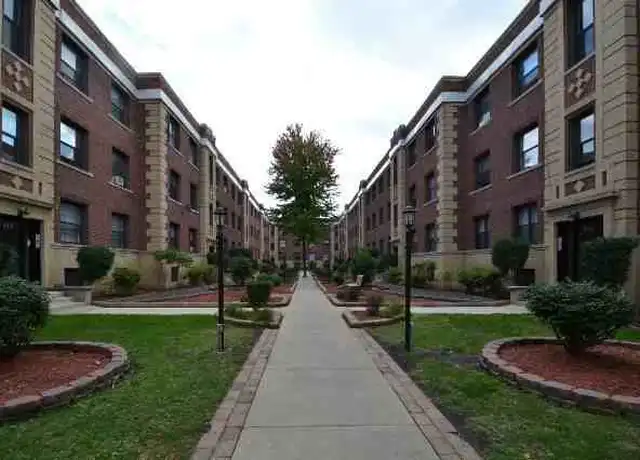 Property at 813 W Waveland Ave Unit 2N, Chicago, IL, 60613, 3 beds, 1 bath, [object Object]