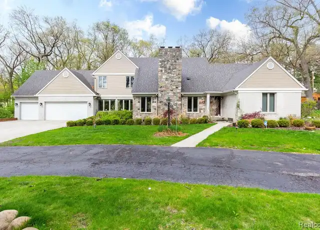 Property at 30705 Woodside Dr, Franklin, MI, 48025, 5 beds, 3.5 baths, [object Object]