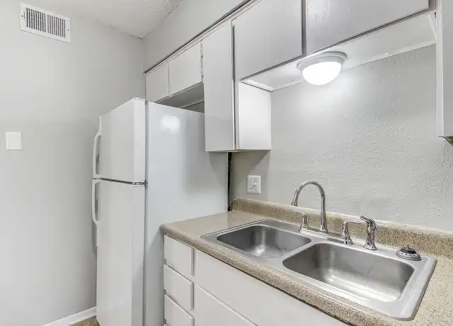 Property at Plaza East - 1600 Chelsea Dr, Edmond, OK, 73013, 2 beds, 1 bath, [object Object]