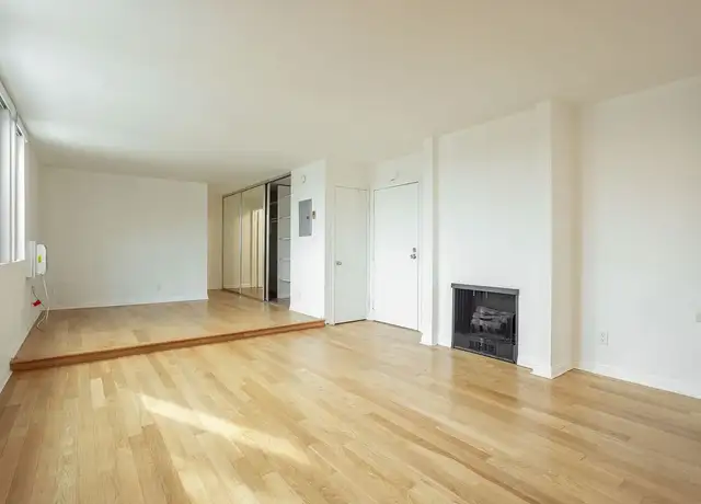 Photo of 724 N West Knoll Dr, West Hollywood, CA 90069