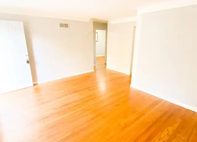 Property at 311 E Arlee Ave, Saint Louis, MO, 63125, 2 beds, 1 bath, [object Object]