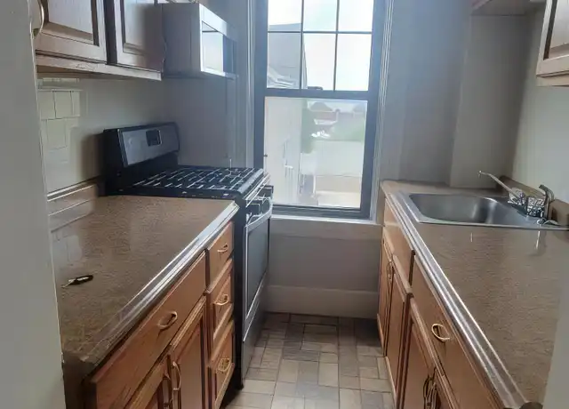 Property at 189 Middle St, Fall River, MA, 02724, 2 beds, 1 bath, [object Object]