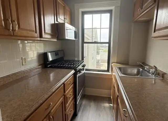 Property at 189 Middle St, Fall River, MA, 02724, 2 beds, 1 bath, [object Object]