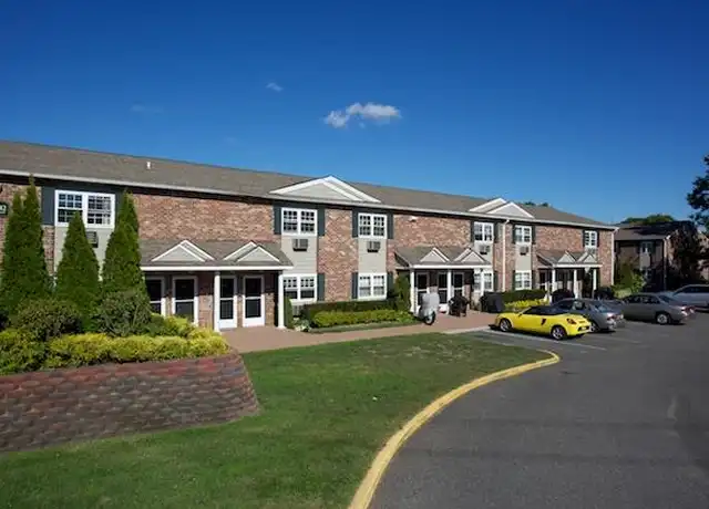 Property at 104 Easy St Unit 104E, West Sayville, NY, 11796, 1 bed, 2 baths, [object Object]
